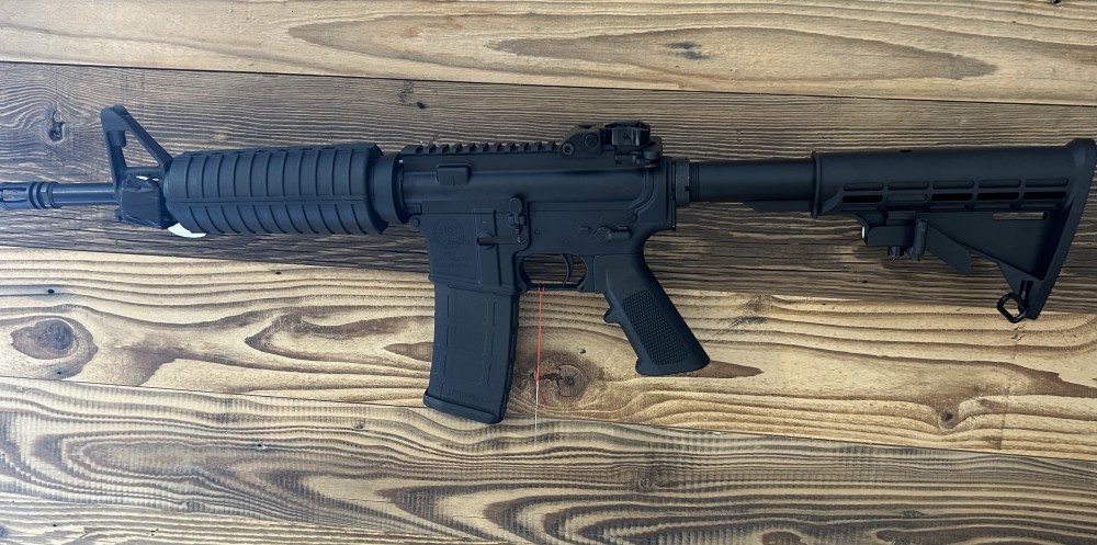 Photo de ARMALITE M15-Police Comma